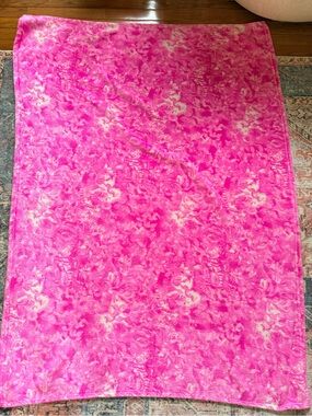 Lilly Pulitzer Paradise Fleece Throw in Plumeria Pink Purrposefully Pink